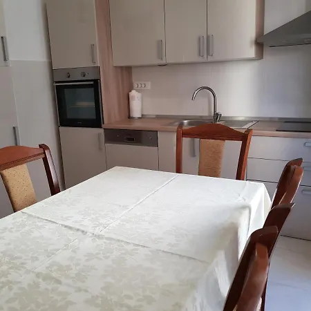 Apartament With A Parking Space - 14625 Omiš